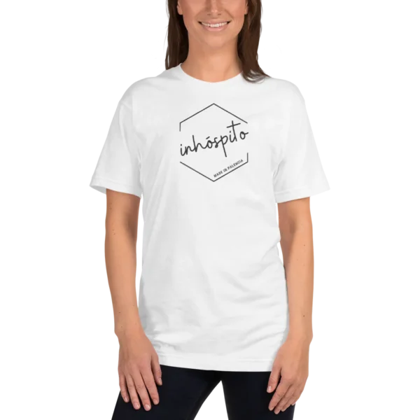 INHÓSPITO CAMISETA UNISEX BLANCA CHICA FONDO TRANSPARENTE